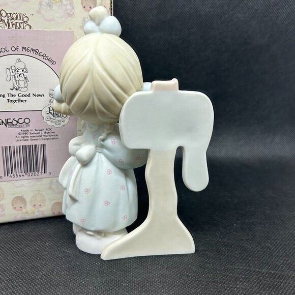 Precious Moments: "Sharing The Good News Together" figurine - Picture 2 of 5